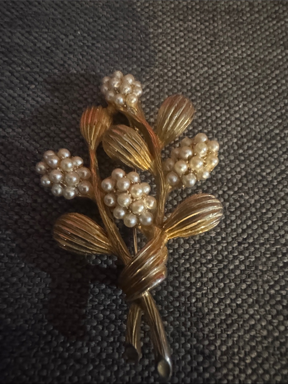 Vintage Gold Tone Fux Pearl Bouquet Brooch Pin Bow Wrapped Flowers Retro
